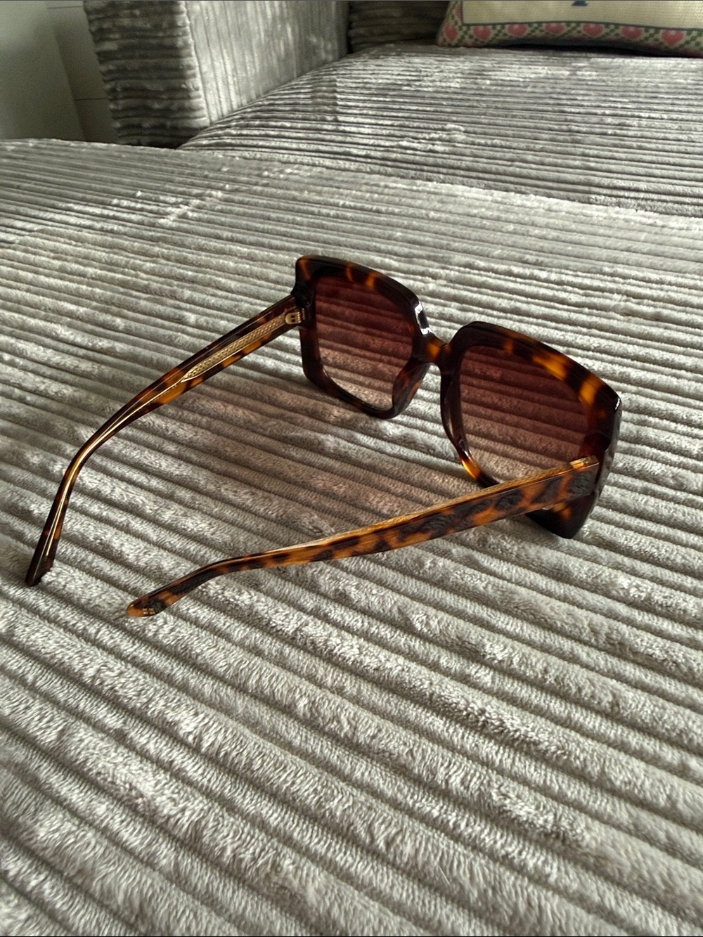 Diff Eyewear Tortoise Shell Frame with Brown Gradient Lenses - Picture 4 of 4